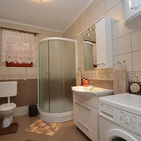 Appartement Julia 1 *